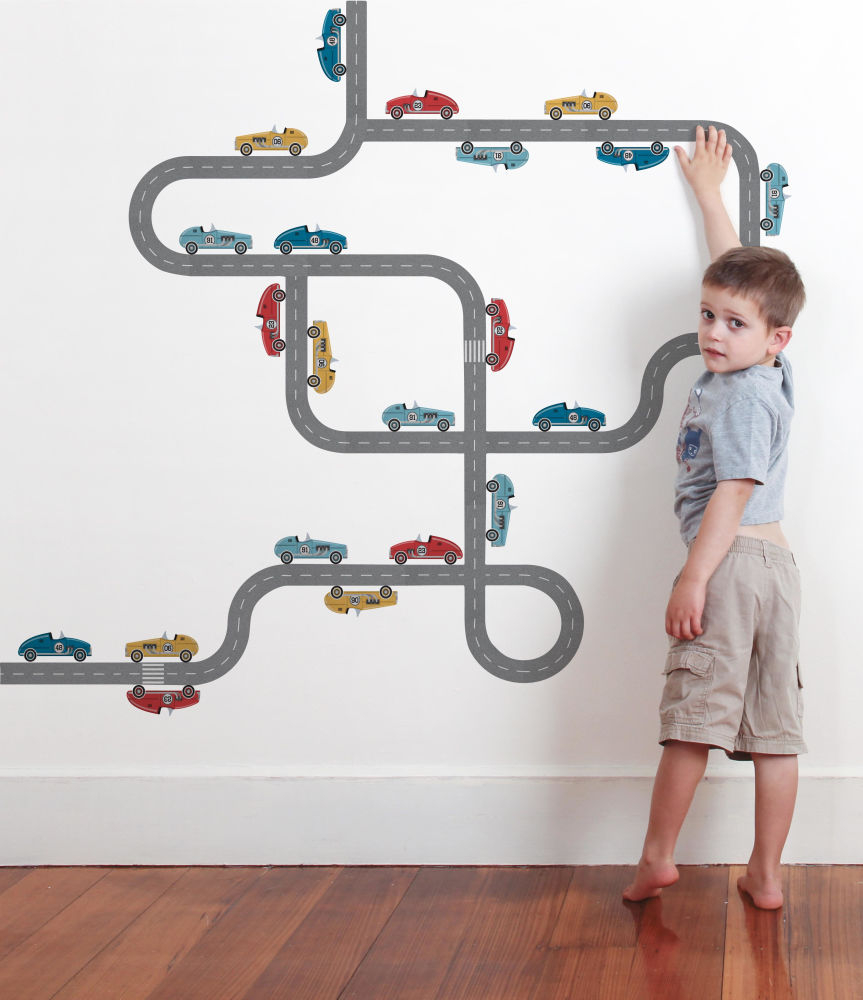 Wall tracks new arrivals